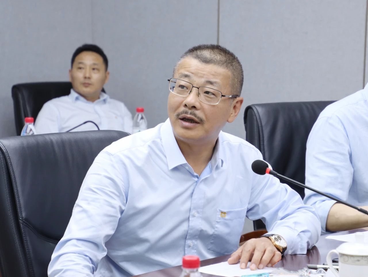 龙8平台学习贯彻海南省委八届四次全会精神 推动高质量发展2_副本_副本.jpg